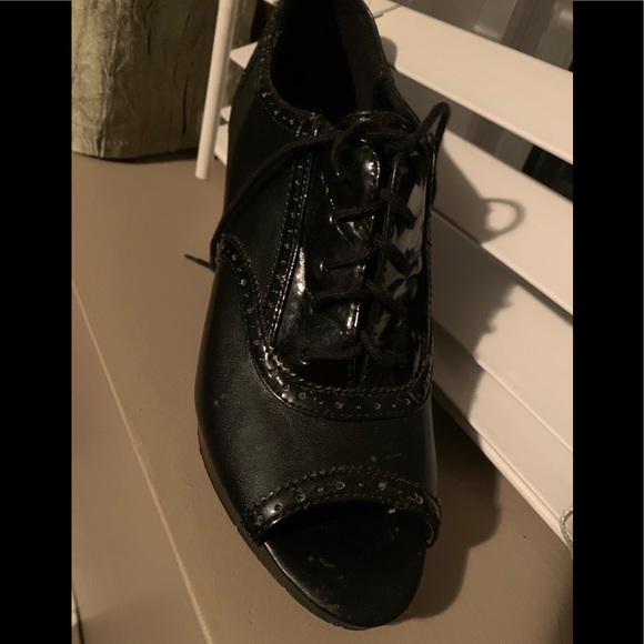 Fiona open toe  lace up shoes . - Picture 2 of 4